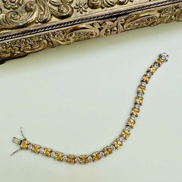 Beautiful Crystal 925 Tennis Bracelet - Picture 9 of 17